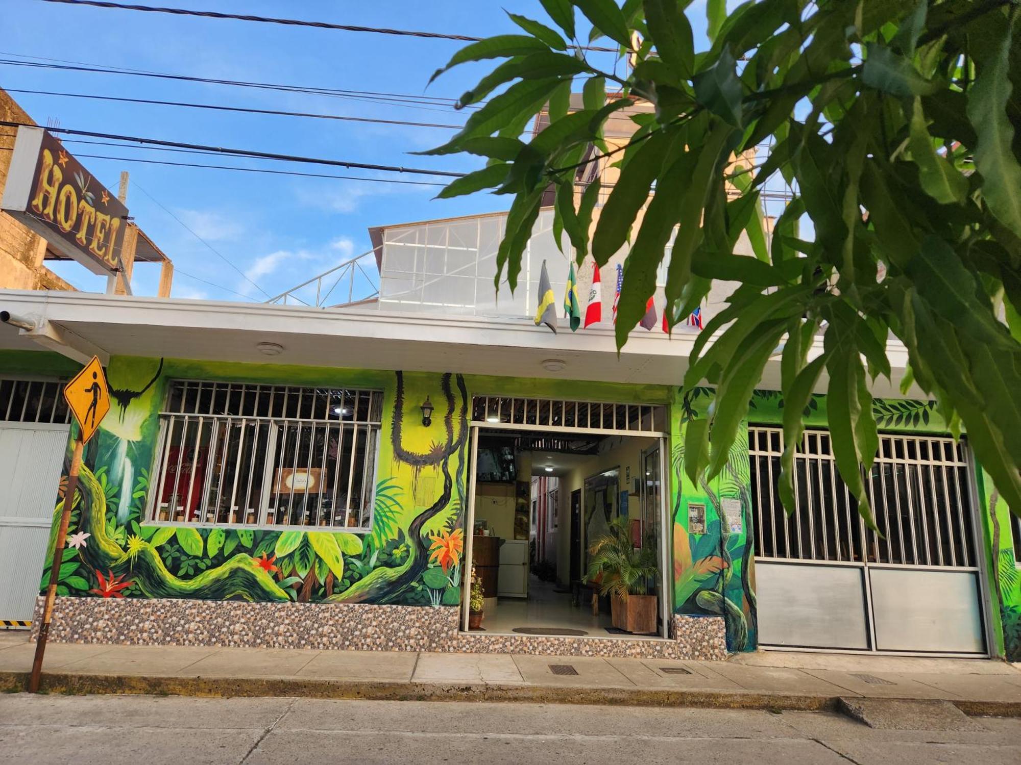 Libelula Hotel Puerto Maldonado Buitenkant foto